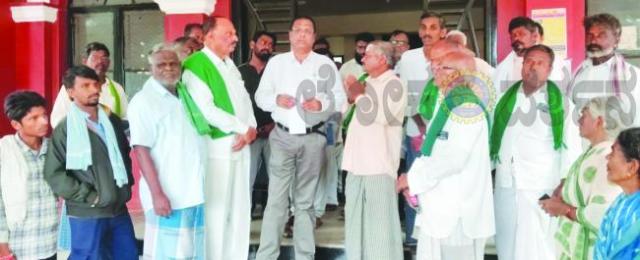 ಬರದ ಆತಂಕ: ರಾಜ್ಯವನ್ನು ಬರಪೀಡಿತ ಎಂದು ಘೋಷಿಸಲು ಮನವಿ 