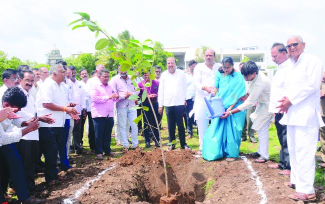  ಕೋರೆ ಕುಟುಂಬದ ಸೇವಾ ಪರಂಪರೆ ಮುಂದುವರಿಸಲು ಯುವ ನಾಯಕರು ರಾಜಕೀಯಕ್ಕೆ ಬರಬೇಕು : ಬಸವರಾಜ ಪಾಟೀಲ 