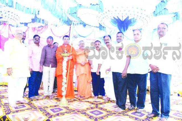 ನಿವೃತ್ತ ಶಿಕ್ಷಕರ ಸೇವೆ ಸಮಾಜಮುಖಿ ಚಿಂತನೆಗೆ ದಾರೀದೀಪ: ಜಡಿಮಠದ