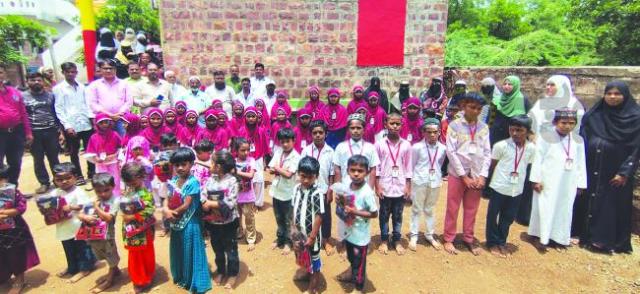 ಎಸ್‌ಡಿಎಂಸಿ ಅಧ್ಯಕ್ಷ, ಪದಾಧಿಕಾರಿಗಳ ಸನ್ಮಾನ: ಸಮವಸ್ತ್ರ ವಿತರಣೆ 
