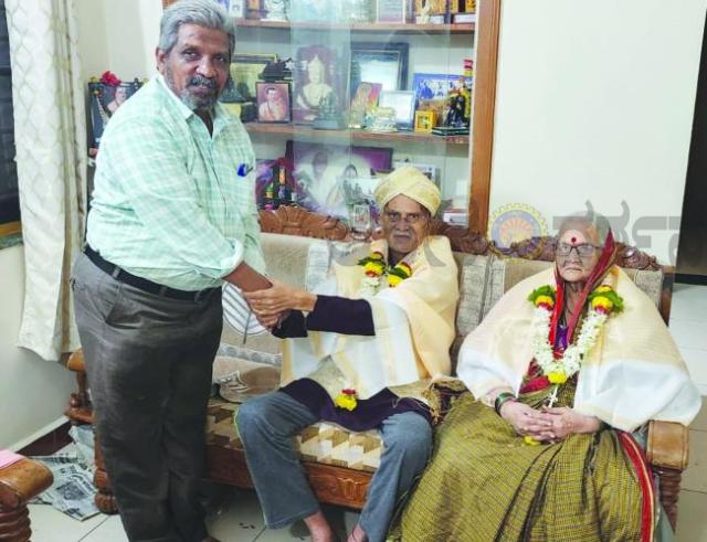 ಕೆಎಲ್‌ಇ ಸಂಸ್ಥೆಯ ನಿವೃತ್ತ ಕುದರಿ ದಂಪತಿಗೆ ಸನ್ಮಾನ  