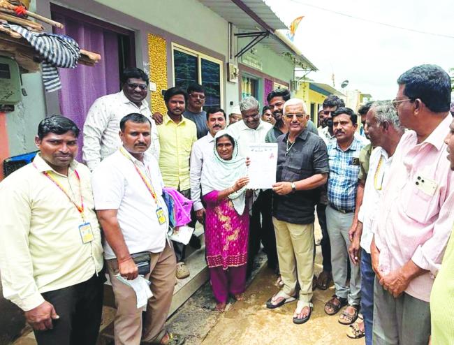 ಗ್ರಾಮೀಣ ಮಹಿಳೆಯರು ಕೋಳಿ ಸಾಕಾಣಿಕೆಯಿಂದ ಆರ್ಥಿಕ ಸ್ವಾವಲಂಬನೆ ಸಾಧಿಸಬಹುದು: ಶಾಸಕ ಬಸವರಾಜ ಶಿವಣ್ಣವರ  