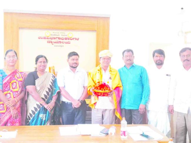ಎಸ್ ಐಆರ್ ಅವಧಿಗೆ ಮುನ್ನವೇ ಸಾಧನೆ ಬಬಲೇಶ್ವರ ಮತಗಟ್ಟೆ ಅಧಿಕಾರಿಗಳಿಗೆ ಸನ್ಮಾನ