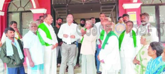 ಇಡೀ ರಾಜ್ಯವನ್ನೇ ಬರಗಾಲ ಪೀಡಿತ ಪ್ರದೇಶವೆಂದು ಘೋಷಿಸಿ ರೈತ ಹೋರಾಟ ಸಮಿತಿಯ ಅಧ್ಯಕ್ಷ ಮುರಗೆಪ್ಪ ಶೆಟ್ಟರ ಆಗ್ರಹ