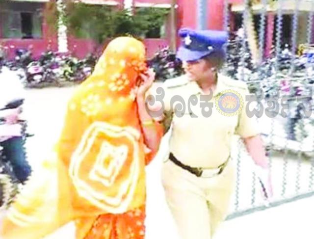 ಚಿಕ್ಕಬಳ್ಳಾಪುರ ನ್ಯಾಯಾಲಯದಲ್ಲಿ ನ್ಯಾಯಾಧೀಶರ ಕುರ್ಚಿಯ ಮೇಲೆ ಮಾಟ-ಮಂತ್ರದ ಆರೋಪ; ಮಹಿಳೆ ಬಂಧನ
