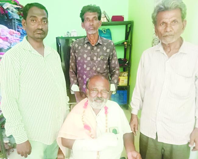 ಕರ್ತವ್ಯನಿಷ್ಠ ಶಿಕ್ಷಕ ಶಶಿಧರ್ ರೂಗಿ ಅವರಿಗೆ ಮತದಾರರಿಂದ ಸನ್ಮಾನ  