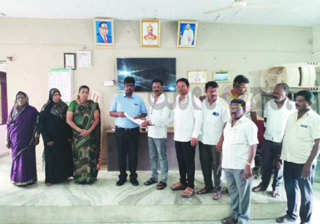 ಆಲಮೇಲ ಪಟ್ಟಣ ಪಂಚಾಯಿತಿ ಅಧ್ಯಕ್ಷರ ವಿರುದ್ಧ ಅವಿಶ್ವಾಸ ನಿರ್ಣಯಕ್ಕೆ ಮನವಿ  