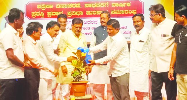ಪತ್ರಕರ್ತರಿಗೆ ಸಾಮಾಜಿಕ ಜವಾಬ್ದಾರಿ ದೊಡ್ಡದು: ಬಸನಗೌಡ ಪಾಟೀಲ್ ಯತ್ನಾಳ್ 