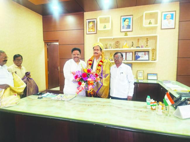 ಪ್ರೊ. ಎ.ಪಿ. ಜ್ಞಾನಪ್ರಕಾಶ್ ಅವರಿಗೆ ಅಭಿನಂದನೆ ಸಲ್ಲಿಸಿದ ಜಿಲ್ಲಾ ವಾಣಿಜ್ಯ ಮತ್ತು ಕೈಗಾರಿಕಾ ಸಂಸ್ಥೆ  