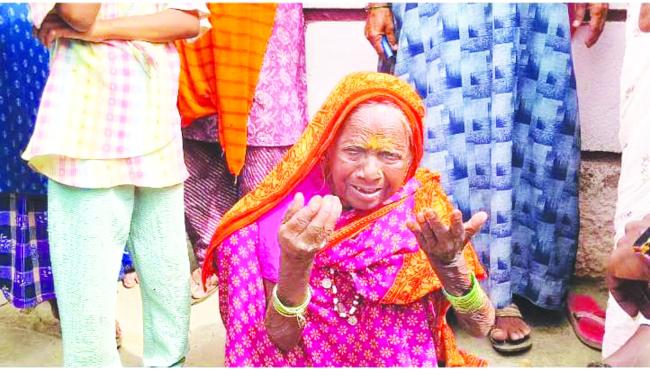 ರಸ್ತೆ ಅಗಲೀಕರಣಕ್ಕೆ ಬಡ ಕುಟುಂಬಗಳ ಕಣ್ಣೀರಿನ ಮನವಿ; 96 ವರ್ಷದ ವೃದ್ಧೆಯ ಆಕ್ರಂದನ 