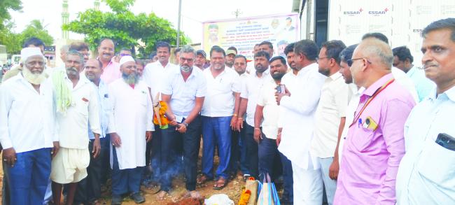 ಸಿ.ಸಿ. ರಸ್ತೆ ನಿರ್ಮಾಣ ಕಾಮಗಾರಿಗೆ ಶಾಸಕ ವೈದ್ಯ ಭೂಮಿ ಪೂಜೆ  