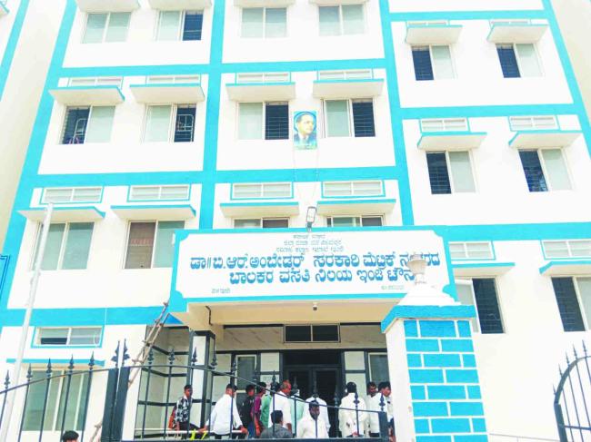 ಹಾಸ್ಟೆಲ್ ನಲ್ಲಿ ವಿದ್ಯಾರ್ಥಿ ನೇಣು ಹಾಕಿಕೊಂಡು ಸಾವು 