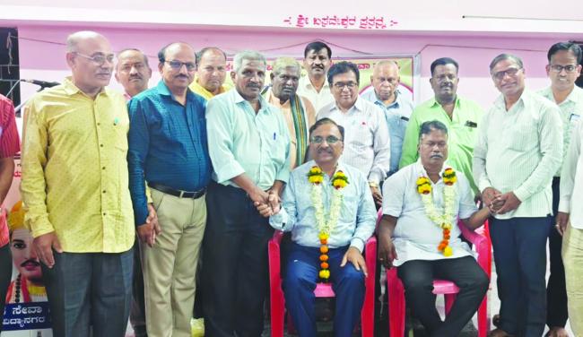 ಪ್ರಾಮಾಣಿಕತೆಯಿಂದ ಸೇವೆ ಸಲ್ಲಿಸಿ ನಿವೃತ್ತರಾದ ಗಣ್ಯರಿಗೆ ಸನ್ಮಾನ  