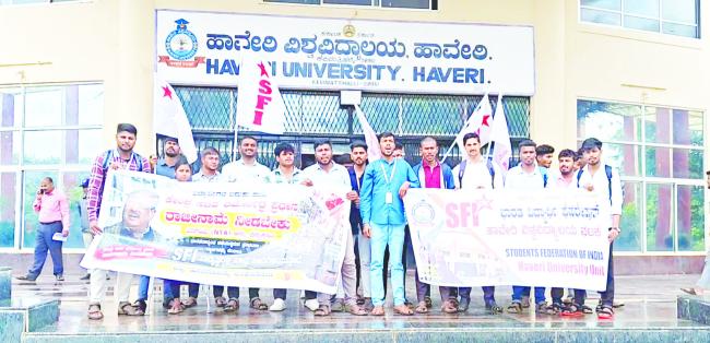 ನೀಟ್ ಪ್ರಶ್ನೆಪತ್ರಿಕೆ ಹಗರಣ ಖಂಡಿಸಿ ಎಸ್‌ಎಫ್‌ಐ ಪ್ರತಿಭಟನೆ  