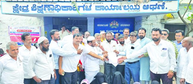 ಪಾರ್ಥನಹಳ್ಳಿ ಉರ್ದು ಸರಕಾರಿ ಹೈಸ್ಕೂಲನ ಶಿಕ್ಷಕರ ಕೊರತೆ ಸರಿಪಡಿಸಿ  