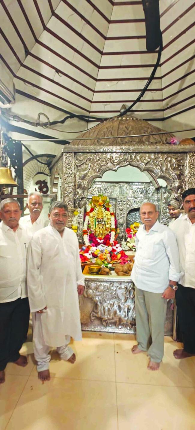 ಚಿಂಚಲಿಯಲ್ಲಿ ರೈತರೊಂದಿಗೆ ಡಾ. ಪ್ರಭಾಕರ ಕೋರೆ ಸಮಾಲೋಚನೆ: ಆಧುನಿಕ ಕೃಷಿ ಪದ್ಧತಿ ಅಳವಡಿಸಿಕೊಳ್ಳಲು ಕರೆ 
