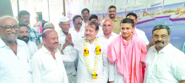 ಖಾಸ್ಗತೇಶ್ವರ ಮಠಕ್ಕೆ ಶಾಸಕ ನಾಡಗೌಡ ಭೇಟಿ  