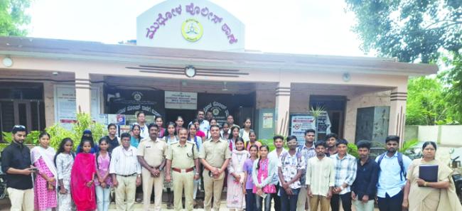 ಪೊಲೀಸ್ ಇಲಾಖೆಯ ತೆರೆದ ಮನೆ ಕಾರ್ಯಕ್ರಮದಲ್ಲಿ ಪಾಲ್ಗೊಂಡ ಮುಧೋಳ ಎಸ್‌.ಆರ್‌.ಕಂಠಿ