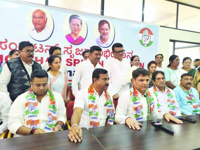  ಜಿಲ್ಲಾಧ್ಯಕ್ಷರ ನೇಮಕಕ್ಕೆ ಎಐಸಿಸಿ ಸಿದ್ಧತೆ: ಬೆಳಗಾವಿ ಸೇರಿದಂತೆ ರಾಜ್ಯದ ಎಲ್ಲ ಜಿಲ್ಲೆಗಳಲ್ಲಿ ಕಾಂಗ್ರೆಸ್ ವೀಕ್ಷಕರಿಂದ ಸಮೀಕ್ಷೆ  