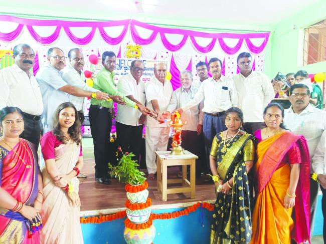 ಸಮಾಜದಲ್ಲಿ ಸಮಾನತೆಗೆ ಶಿಕ್ಷಣವೇ ಶಕ್ತಿಯುತ ಸಾಧನ: ರುದ್ರ​‍್ಪ ಲಮಾಣಿ 