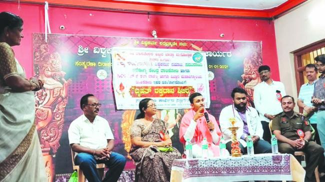  ಕಾಳಿಕಾ ದೇವಸ್ಥಾನದಲ್ಲಿ ಹಮ್ಮಿಕೊಂಡ ಬೃಹತ್ ರಕ್ತದಾನ