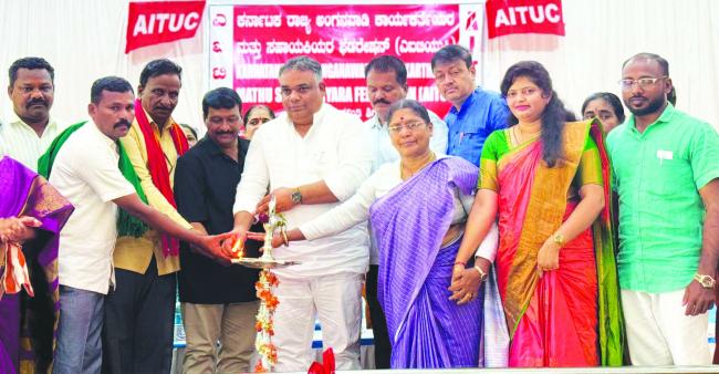 ಕಾರ್ಯಕರ್ತೆಯರಿಗೆ ಹೆಚ್ಚಿನ ಶಕ್ತಿ ತುಂಬುವ ಅಗತ್ಯ: ಶಾಸಕ ಯಾಸೀರ್ ಖಾನ್ ಪಠಾಣ್  