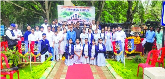 ಕಾರ್ಗಿಲ್ ವಿಜಯೋತ್ಸವ ಅಂಗವಾಗಿ ಹುತಾತ್ಮ ಯೋಧರಿಗೆ ನಮನ  