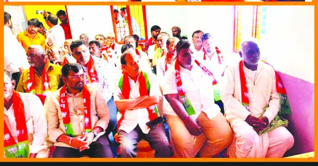 ಮನ್ ಕಿ ಬಾತ್ ವೀಕ್ಷಿಸಿದ  ಶಾಸಕ- ಡಾ. ಚಂದ್ರು ಲಮಾಣಿ   