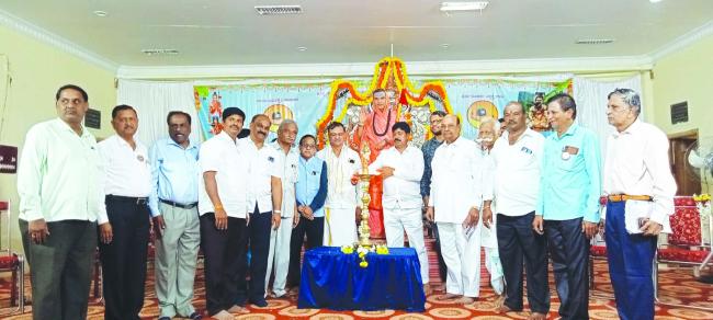 ಸಮಾಜದ ಓರೆ-ಕೋರೆ ತಿದ್ದುವ ಪತ್ರಿಕೋದ್ಯಮ ಸುಲಭವಲ್ಲ: ಉಜ್ಜಯಿನಿ ಪೀಠದ ಸಿದ್ದಲಿಂಗ ರಾಜದೇಶಿಕೇಂದ್ರ ಶಿವಾಚಾರ್ಯರು  