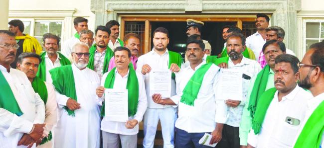 ವಿಜಯನಗರ ರೈತರ ಸಂಕಷ್ಟಕ್ಕೆ ತುರ್ತು ಪರಿಹಾರಕ್ಕೆ ಆಗ್ರಹ  