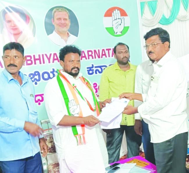 ಜಿಲ್ಲಾ ಕಾಂಗ್ರೆಸ್ ಸಮಿತಿಯ ಪ್ರಬಲ ಆಕಾಂಕ್ಷಿ  ಮಣ್ಣಣ್ಣವರ   
