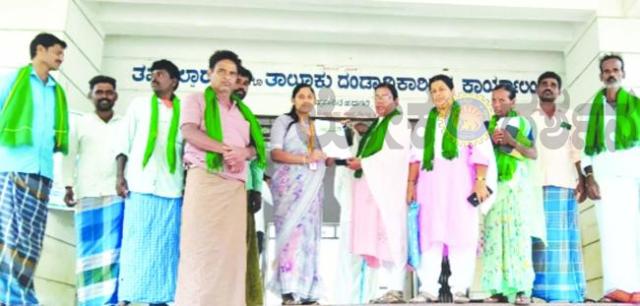 ಹೂವಿನಹಡಗಲಿ ತಾಲೂಕನ್ನು ಬರಪೀಡಿತ ಪ್ರದೇಶವೆಂದು ಘೋಷಿಸಲು ಆಗ್ರಹ  