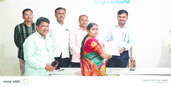 ಬಿ ಎಲ್ ಓ ವೈಷ್ಣವಿ ಉಮರ್ಜಿ ಸತ್ಕಾರ