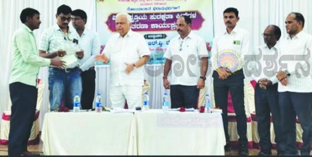 ದಾಂಡೇಲಿಯಲ್ಲಿ 500ಕ್ಕೂ ಹೆಚ್ಚು ಕಾರ್ಮಿಕರಿಗೆ ಸುರಕ್ಷತಾ ಕಿಟ್ ವಿತರಣೆ 