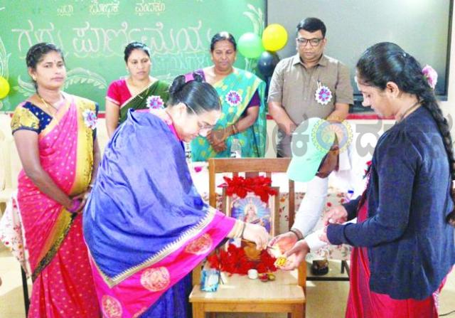 ಕರ್ನಾಟಕ ಪಬ್ಲಿಕ್ ಶಾಲೆ ಯರಗಟ್ಟಿಯಲ್ಲಿ ಹೃದಯಸ್ಪರ್ಶಿ ಗುರುಪೂರ್ಣಿಮೆ ಆಚರಣೆ 