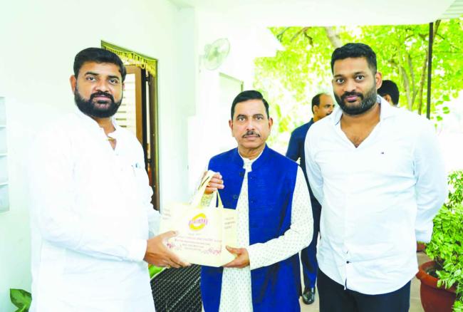 ದೆಹಲಿಯಲ್ಲಿ ಪ್ರಹ್ಲಾದ ಜೋಶಿ ಭೇಟಿಯಾದ ಸುಭಾಷ ಪಾಟೀಲ 