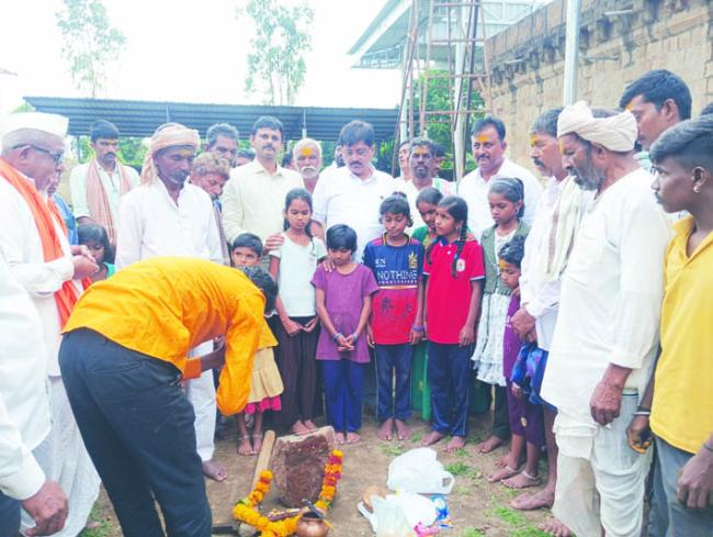 ದೇವಸ್ಥಾನದ  ಸಿ ಸಿ ರಸ್ತೆ ಕಾಮಗಾರಿಗೆ ಭೂಮಿ ಪೂಜೆ ನೆರವೇರಿಸಿದರು ಶಾಸಕ ಪಾಟೀಲ 