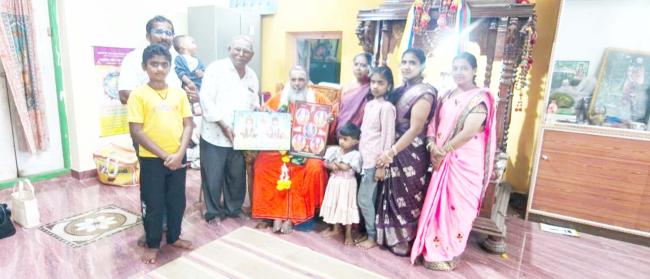 ಅಜ್ಞಾನದ ಕತ್ತಲೆಯನ್ನು ಹೋಗಲಾಡಿಸಿ ಜ್ಞಾನದ ಬೆಳಕು ಚೆಲ್ಲುವುದೇ ಗುರುಪೂರ್ಣಿಮೆ: ಶ್ರೀಗಳು  