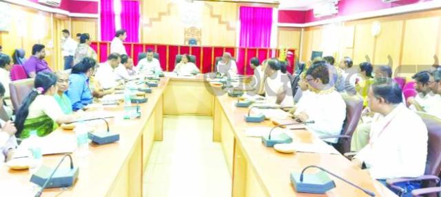 ಕಂದಾಯ ಆಡಳಿತ ಹಾಗೂ ಇಲಾಖೆಗಳ ಪ್ರಗತಿ ಪರೀಶೀಲನಾ ಸಭೆಯಲ್ಲಿ ಪ್ರಾದೇಶಿಕ ಆಯುಕ್ತೆ ಜಾನಕಿ ಕೆ.ಎಂ. ನಿರ್ದೇಶನ  