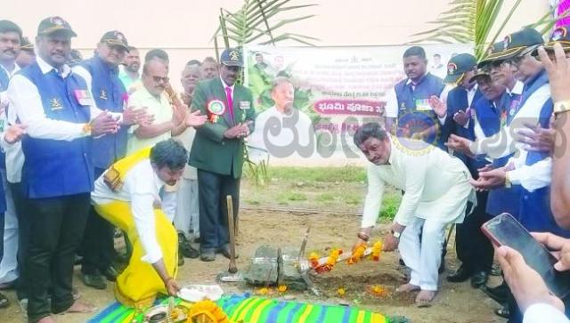 ಮಾಜಿ ಸೈನಿಕರ ಸಮುದಾಯ ಭವನ ನಿರ್ಮಾಣಕ್ಕೆ ಶಾಸಕ ಅಶೋಕ್ ಮನಗೂಳಿ ಚಾಲನೆ  