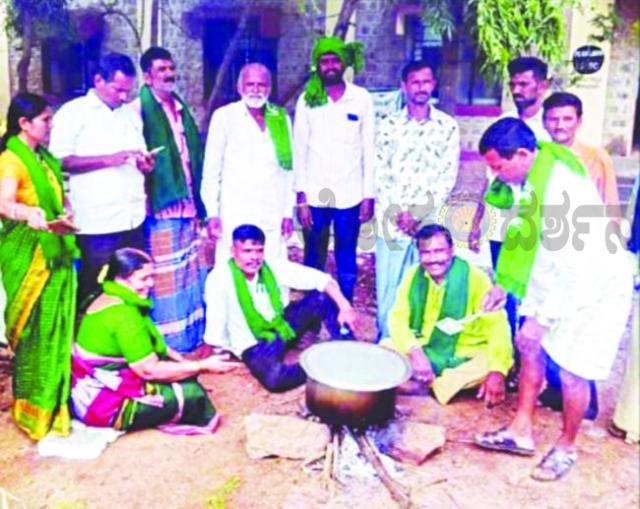 ಕೆರೆ ತುಂಬಿಸಿ, ಕಾಲುವೆಗಳಿಗೆ  ನೀರು ಹರಿಸಿ, ರೈತ ಸಂಘ ಧರಣಿ ಸತ್ಯಾಗ್ರಹ 