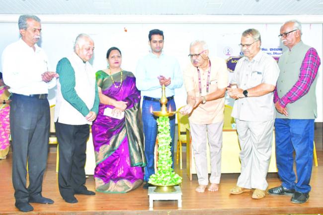 “ಹಿರಿಯರೊಂದಿಗೆ ಕಿರಿಯರ ಮಾತುಕತೆ” 