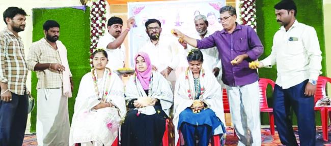 ಯಂಕಂಚಿ ಶ್ರೀಮಠದಲ್ಲಿ ಪ್ರತಿಭಾವಂತ ವಿದ್ಯಾರ್ಥಿಗಳಿಗೆ ಸನ್ಮಾನ 