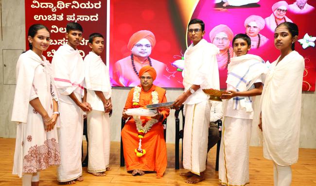 ಗುರುಗಳೇ ಬದುಕಿನ ದಾರೀದೀಪ: ಡಾ. ಅಲ್ಲಮಪ್ರಭು 