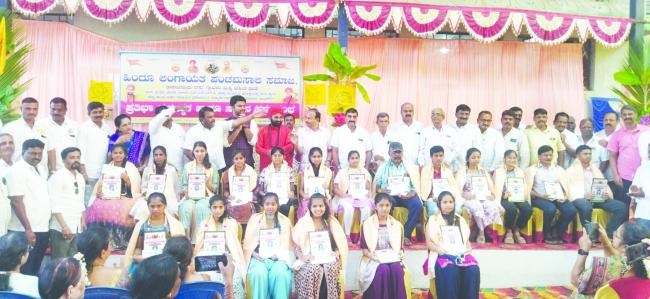 ಅಭ್ಯಾಸದ ಜೊತೆಗೆ ಸಮಾಜಸೇವೆಯಲ್ಲೂ ಮುನ್ನಡೆಯಿರಿ: ಅರುಣಕುಮಾರ ಪೂಜಾರ್ ಕರೆ  