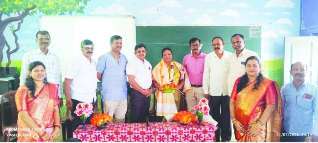 ಮುಖ್ಯ ಶಿಕ್ಷಕಿ ನಿರ್ಮಲಾ ಮಾನೆ ಅವರಿಗೆ ಭಾವಪೂರ್ಣ ಬೀಳ್ಕೊಡುಗೆ  