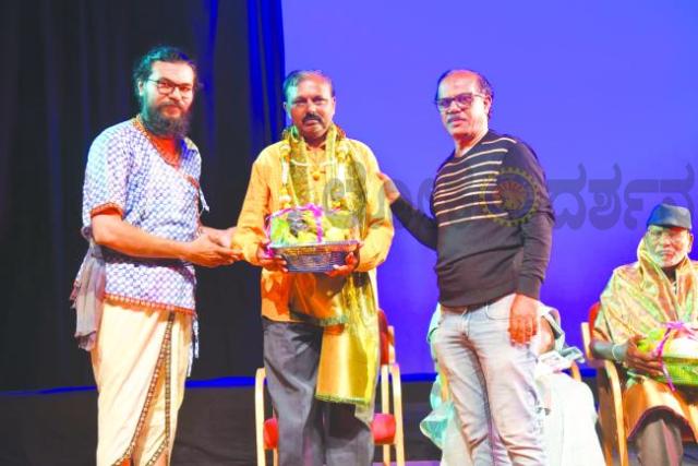 ಪತ್ರಿಕಾ ಮತ್ತು ಸಾಹಿತ್ಯ ಸೇವೆಗೆ ಸಿ.ವಾಯ್‌. ಮೆಣಸಿನಕಾಯಿ ಅವರಿಗೆ ಸನ್ಮಾನ  