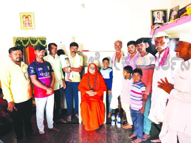 ಡೋಣೂರಮಠ ಕುಟುಂಬಕ್ಕೆ ಇಮ್ಮಡಿ ಸಿದ್ದರಾಮೇಶ್ವರ ಶ್ರೀಗಳ ಸಾಂತ್ವನ  