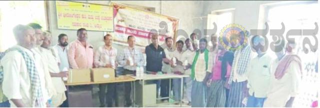 ಕಿನ್ನಾಳ ಗ್ರಾಮದಲ್ಲಿ ಕುರಿ-ಮೇಕೆಗಳಿಗೆ ಉಚಿತ ಓಷಧ ವಿತರಣೆ  