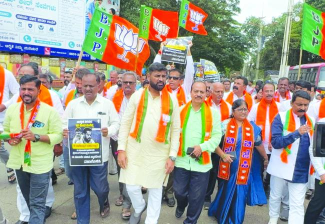 ಬಿ. ನಾಗೇಂದ್ರಗೆ ಸಚಿವ ಸ್ಥಾನ ವಿರೋಧಿಸಿ ಬೆಳಗಾವಿಯಲ್ಲಿ ಬಿಜೆಪಿ ಆಕ್ರೋಶ 